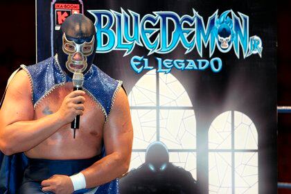 El luchador mexicano Blue Demon Jr. busca incursionar en series de plataformas de streaming (Foto: Imelda Medina/EFE)
