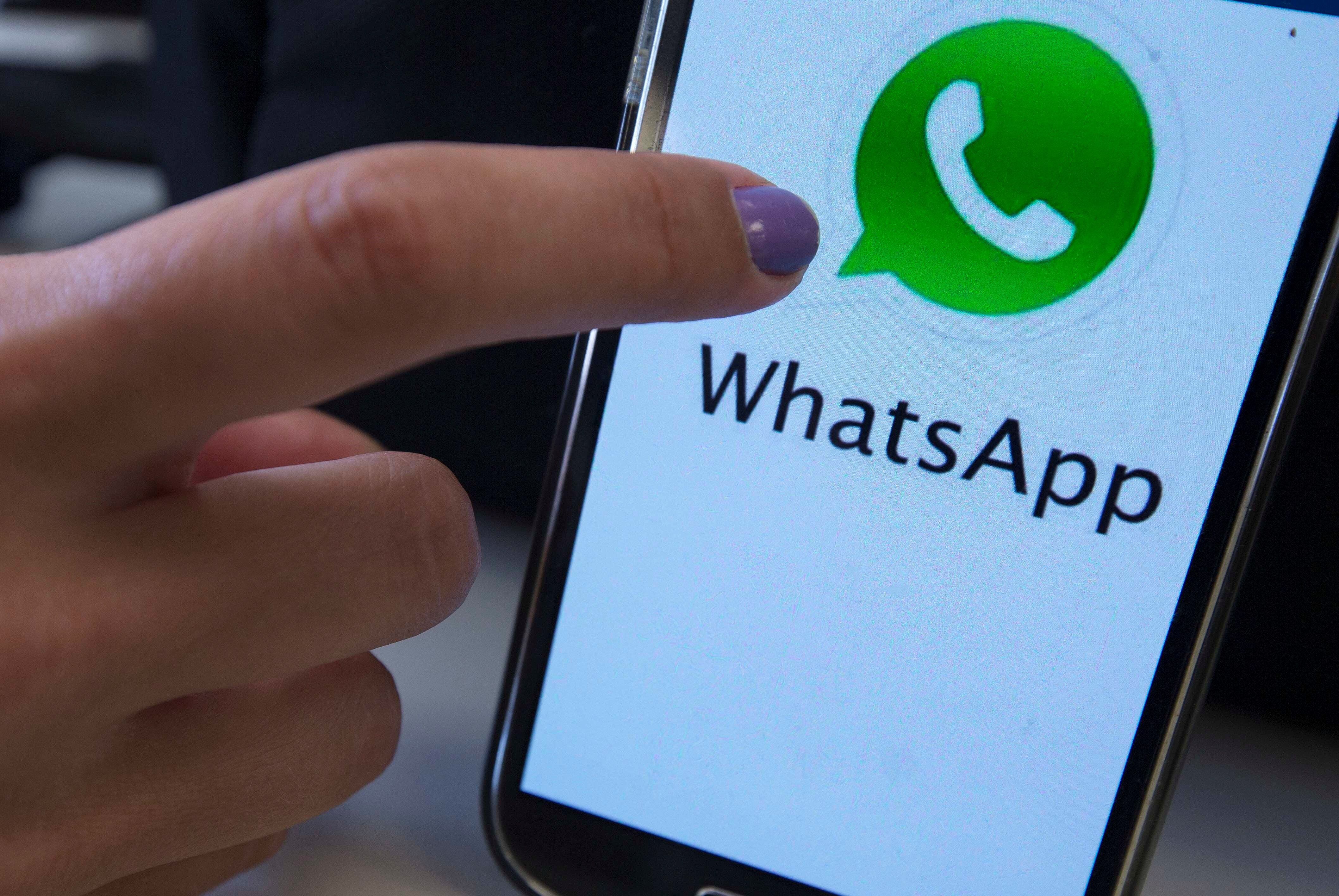 El truco para utilizar dos cuentas de WhatsApp en un iPhone. (EFE/Marcelo Sayão) 