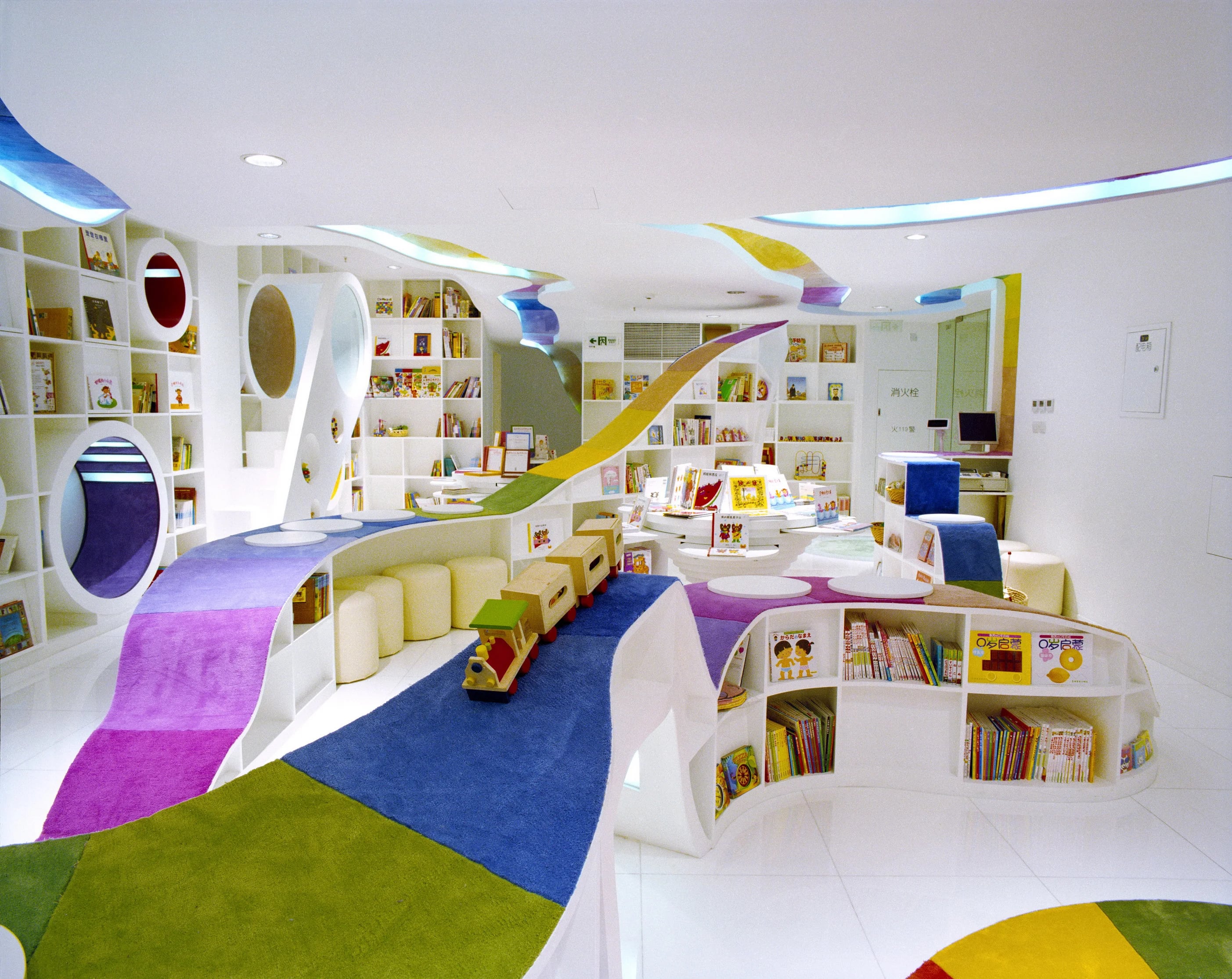 La librería Poplar, en Beijing, diseñada por Sako Architects (Minoru iwasaki)