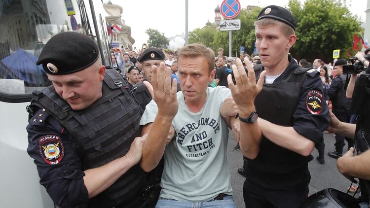 Resultado de imagen para Fotos de la detenciÃ³n del lÃ­der de la oposiciÃ³n rusa, AlexÃ©i Navalni