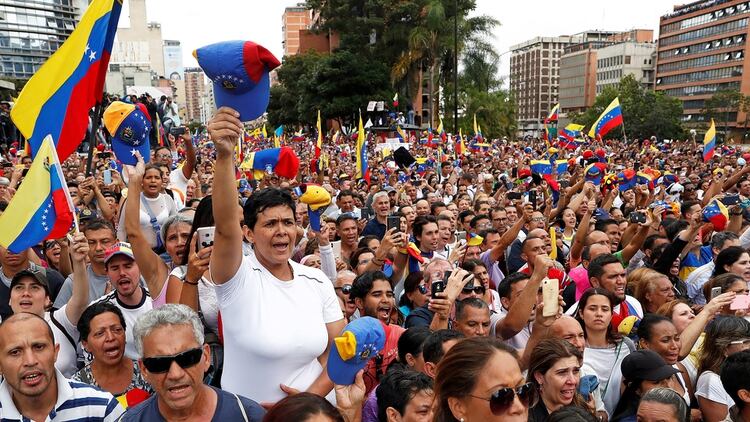 Miles de venezolanos salieron a las calles para protestar contra NicolÃ¡s Maduro (REUTERS/Carlos Garcia Rawlins)