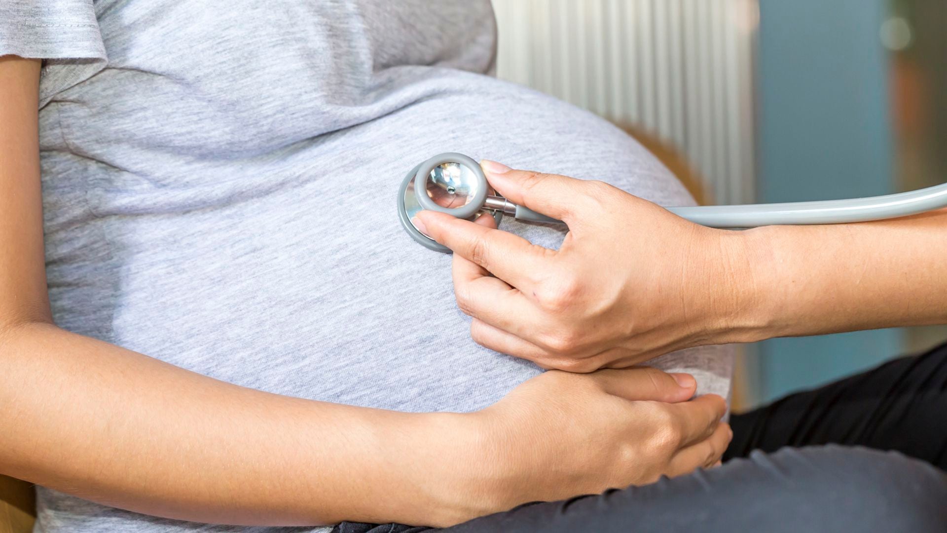 Después de las 20 semanas de embarazo, se puede desarrollar la hipertensión gestacional (iStock)