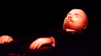 El cuerpo de Vladimir Lenin permanece embalsamado para su exhibición desde su muerte en 1924 (Reuters)