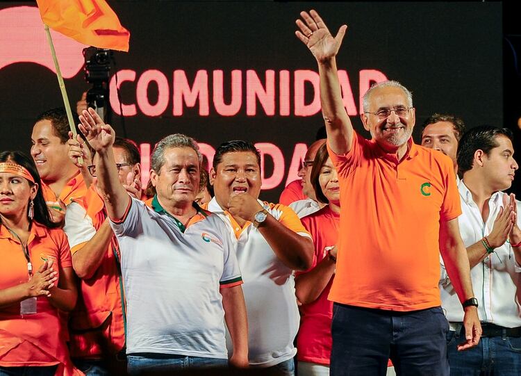 Carlos Mesa, candidato opositor, durante su acto de cierre en Santa Cruz. (REUTERS/Enrique Canedo)
