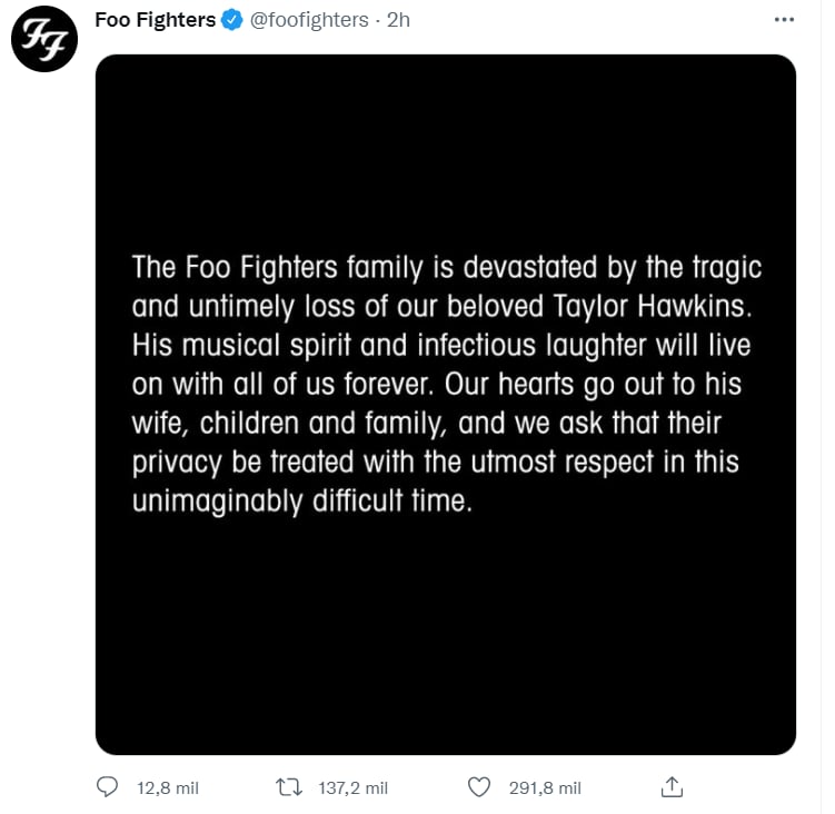 象徴的なミュージシャンの遺体は、彼がバンドに滞在していたホテルで死んでいた。彼は50歳でした