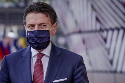Italian Prime Minister Giuseppe Conte  wearing a face mask   arrives for an EU summit at the European Council building in Brussels, Belgium October 15, 2020. Olivier Hoslet/Pool via REUTERS