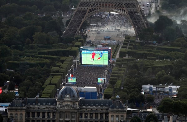 Durante la Eurocopa 2016 hubo un operativo similar, pero no pudo evitar los incidentes (AFP)