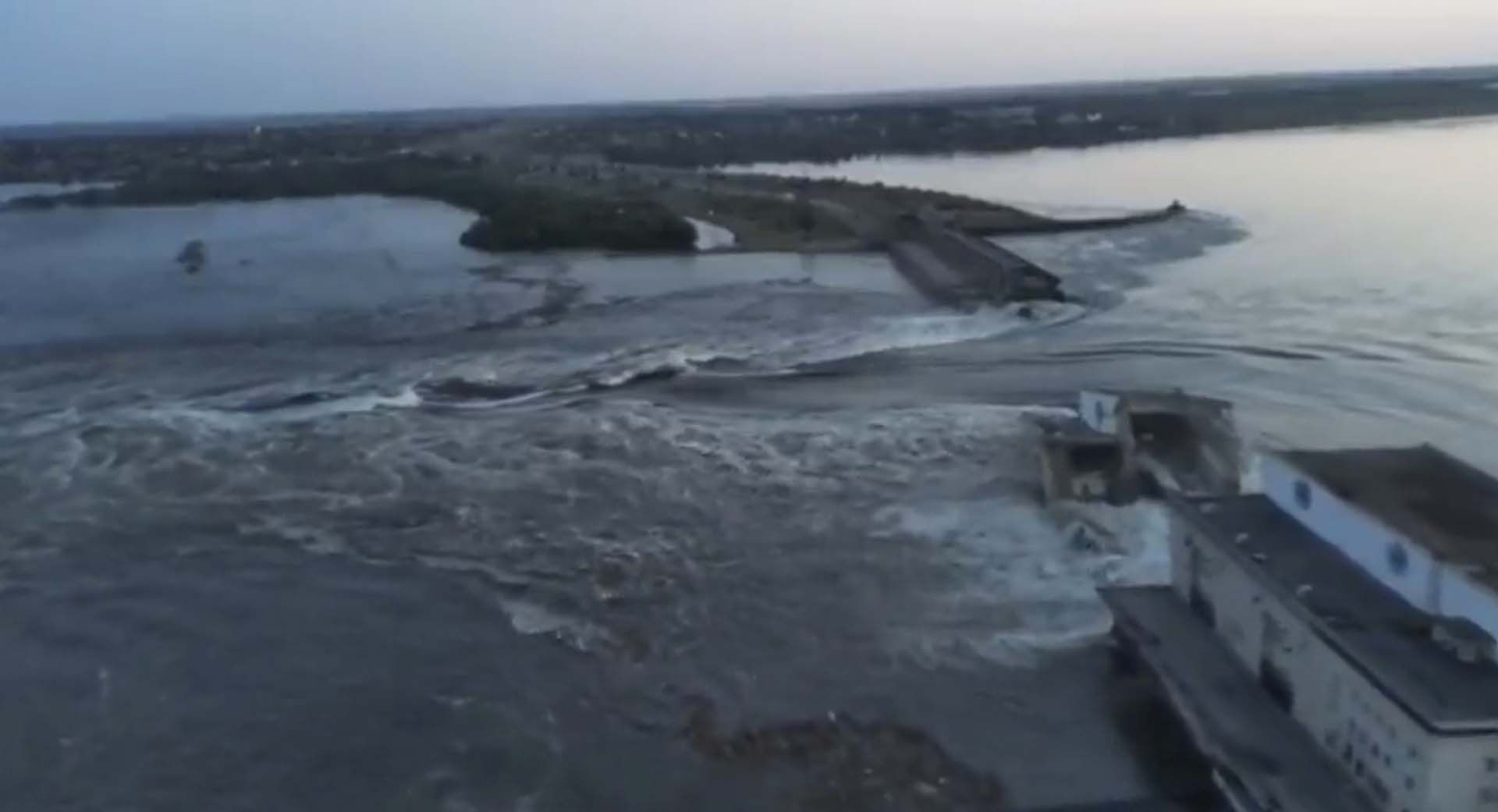 las impactantes imágenes de las inundaciones en kherson tras la destruccion de la presa ucraniana