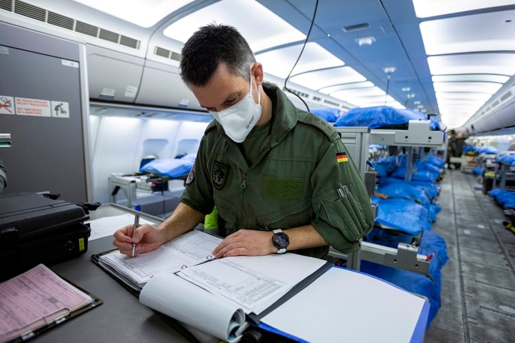 El A310 completó dos viajes de ida y vuelta este fin de semana (Foto: EFE/EPA/KEVIN SCHREIB/Twitter @Team_Luftwaffe)