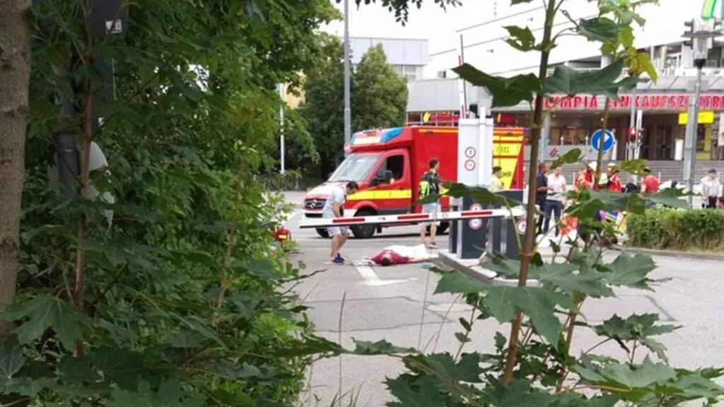 Un tiroteo en un centro comercial de Múnich dejó al menos 10 muertos este viernes