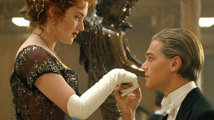 Kate Winslet e Leonardo DiCaprio como Rose e Jack em Titanic