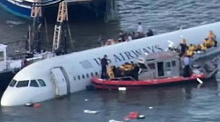 Subastan El Avion Que Cayo En El Rio Hudson Infobae
