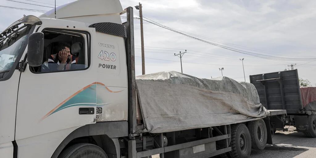 Cruza a Gaza desde Egipto otro convoy de 13 camiones con alimentos, medicina y mantas