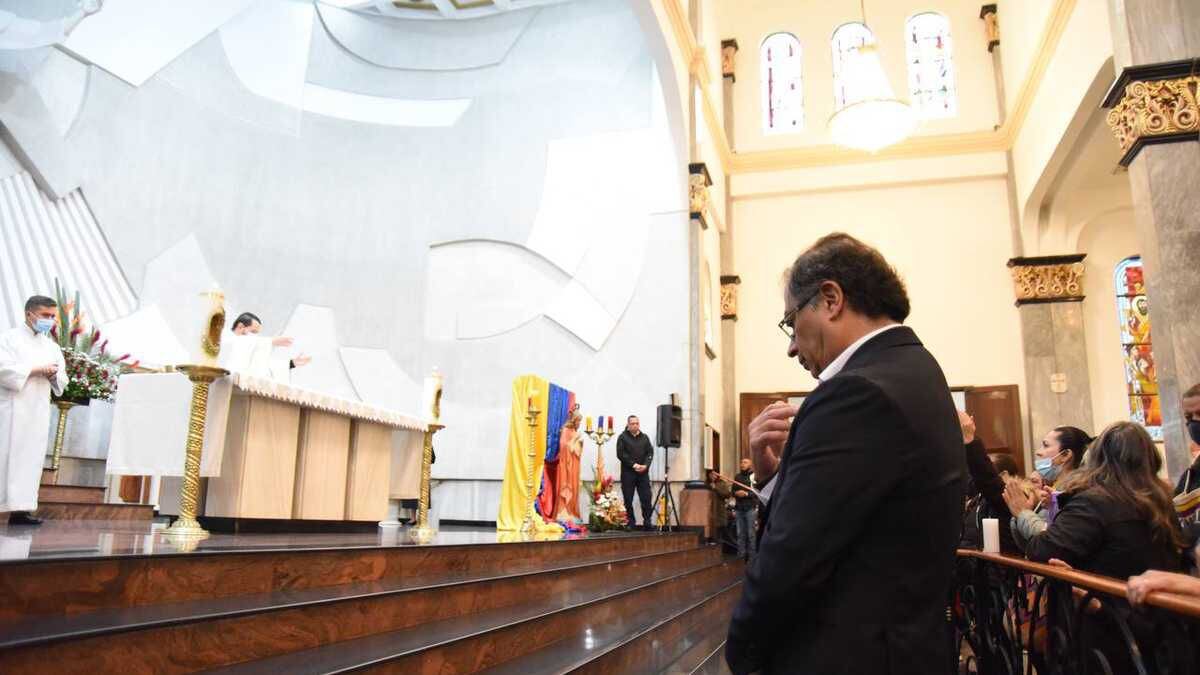 El presidente electo Gustavo Petro junto con la Iglesia Católica buscarán entablar diálogos de paz con los principales grupos armados al margen de la ley. Imagen: Gustavo Petro.