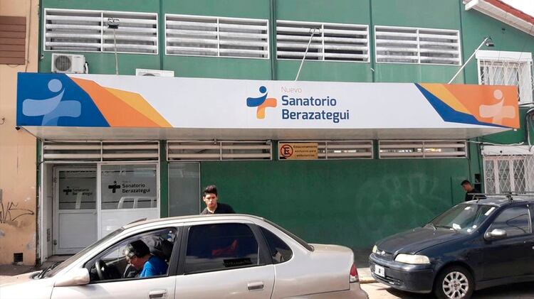 La entrada del Sanatorio Berazategui (@Jtronqui)