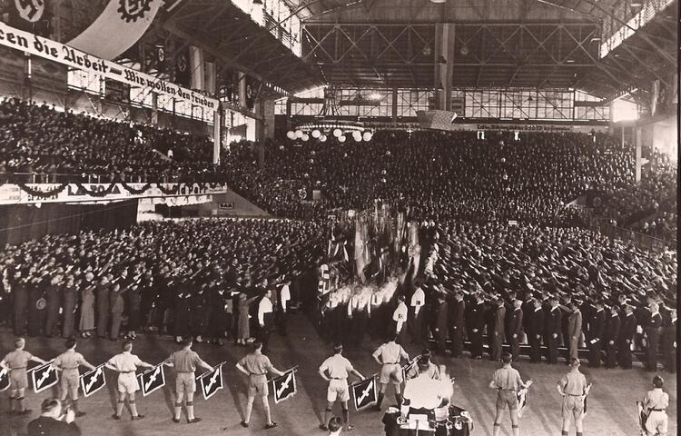 Una vista del acto nazi en el Luna Park en 1938