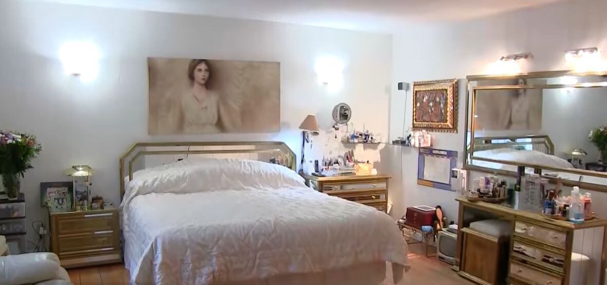 La recámara donde Maribel duerme con su esposo Marco Chacón (Foto: Captura de pantalla)