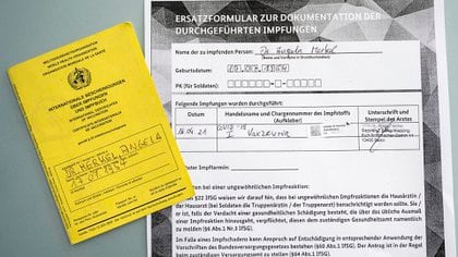 El certificado de vacunación de Merkel publicado por el vocero del gobierno, Steffen Seibert, en Twitter