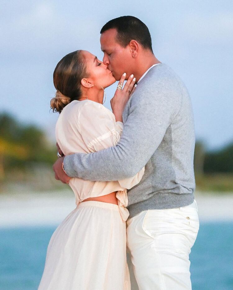 JLo se comprometió con Alex Rodríguez en marzo en Bahamas