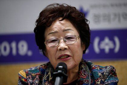 Former South Korean "comfort woman" Lee Yong-soo speaks during a news conference in Seoul, South Korea, November 13, 2019.   REUTERS/Kim Hong-Ji