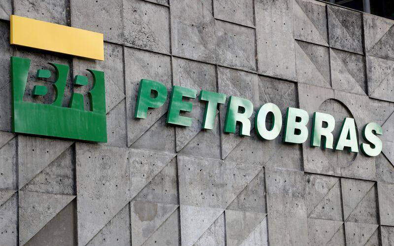 Foto de archivo del logo de Petrobras en las oficinas de la empresa en Rio de JaneiroOct 16, 2019. REUTERS/Sergio Moraes/