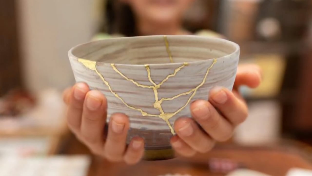 Qué es el Kintsugi: el arte japonés que transforma las cicatrices en  belleza - Infobae
