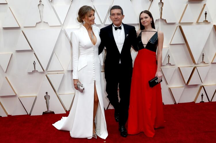 Antonio Banderas junto a su pareja, Nicole Kimpel, y su hija Stella (REUTERS/Eric Gaillard)