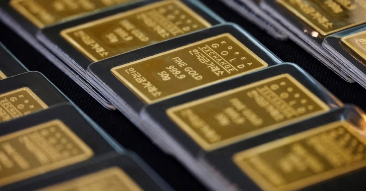 Gold Heads for Weekly Lower on Expectations of Further US Rate Hikes