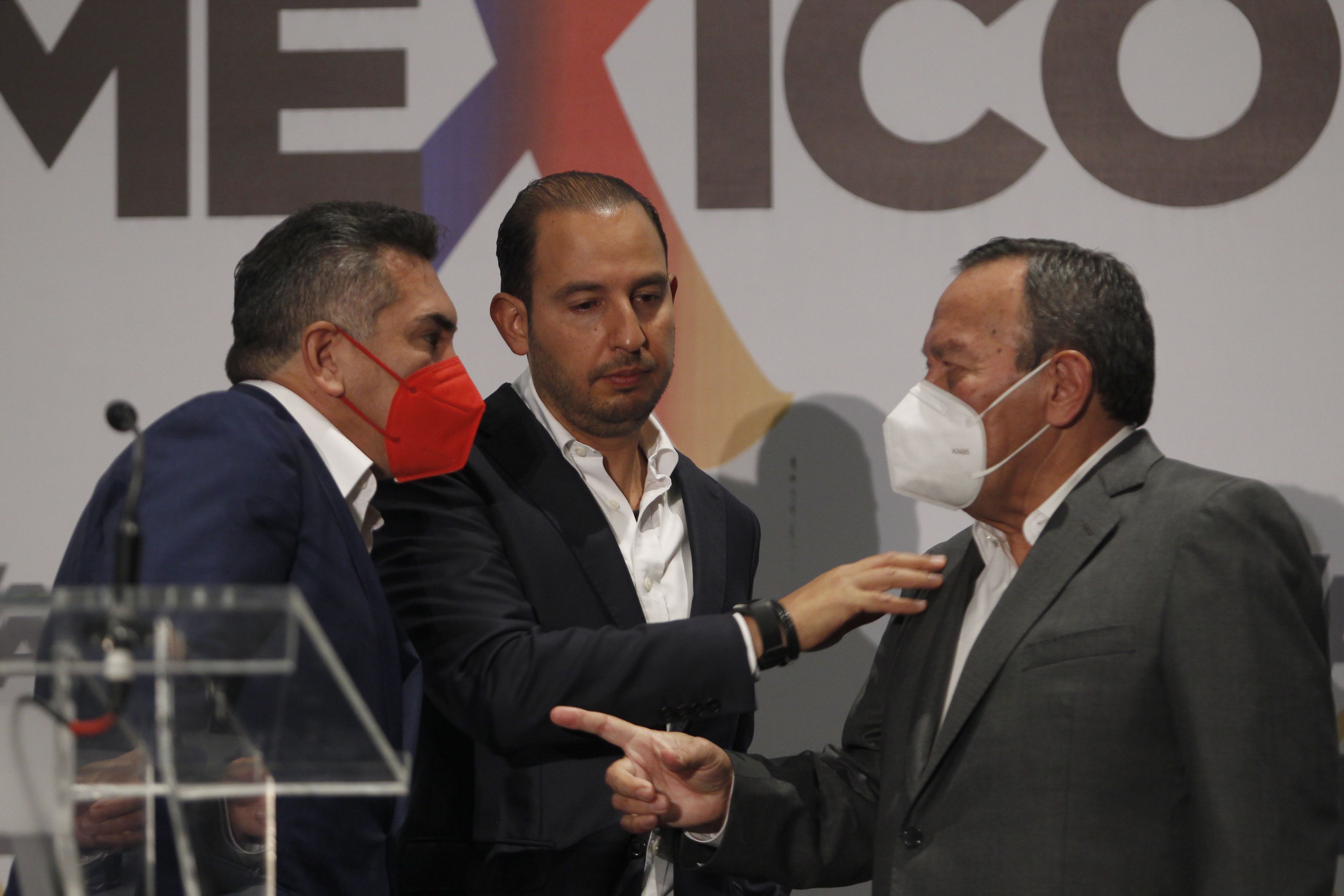 Alejandro Moreno llamó a los líderes del PAN y del PRD a dejar “atrás” las diferencias y fortalecer la alianza Va por México (Foto: Karina Hernández / Infobae)
