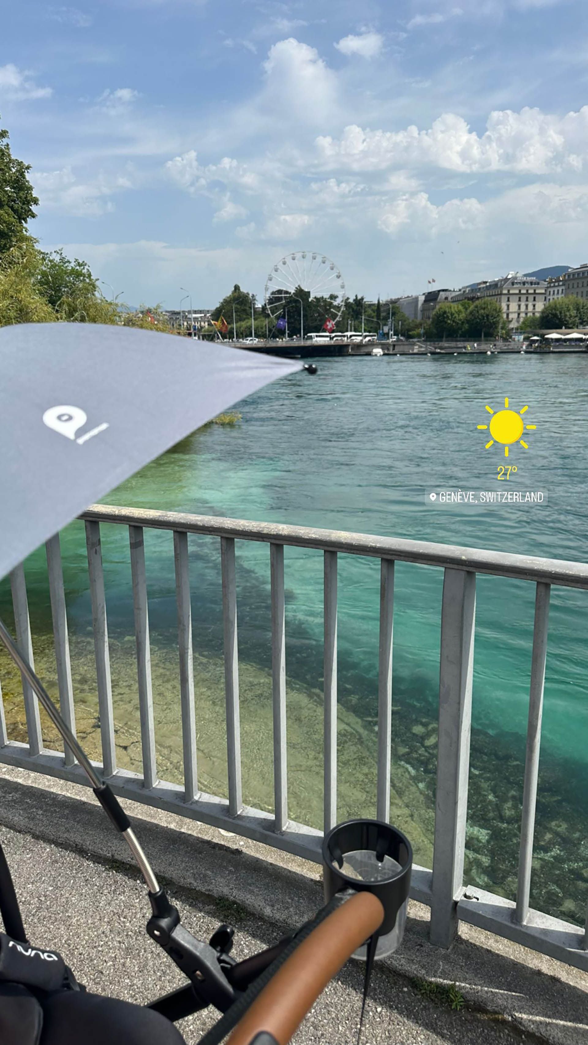 Daniela Christiansson paseando con su beba Elle en Ginebra