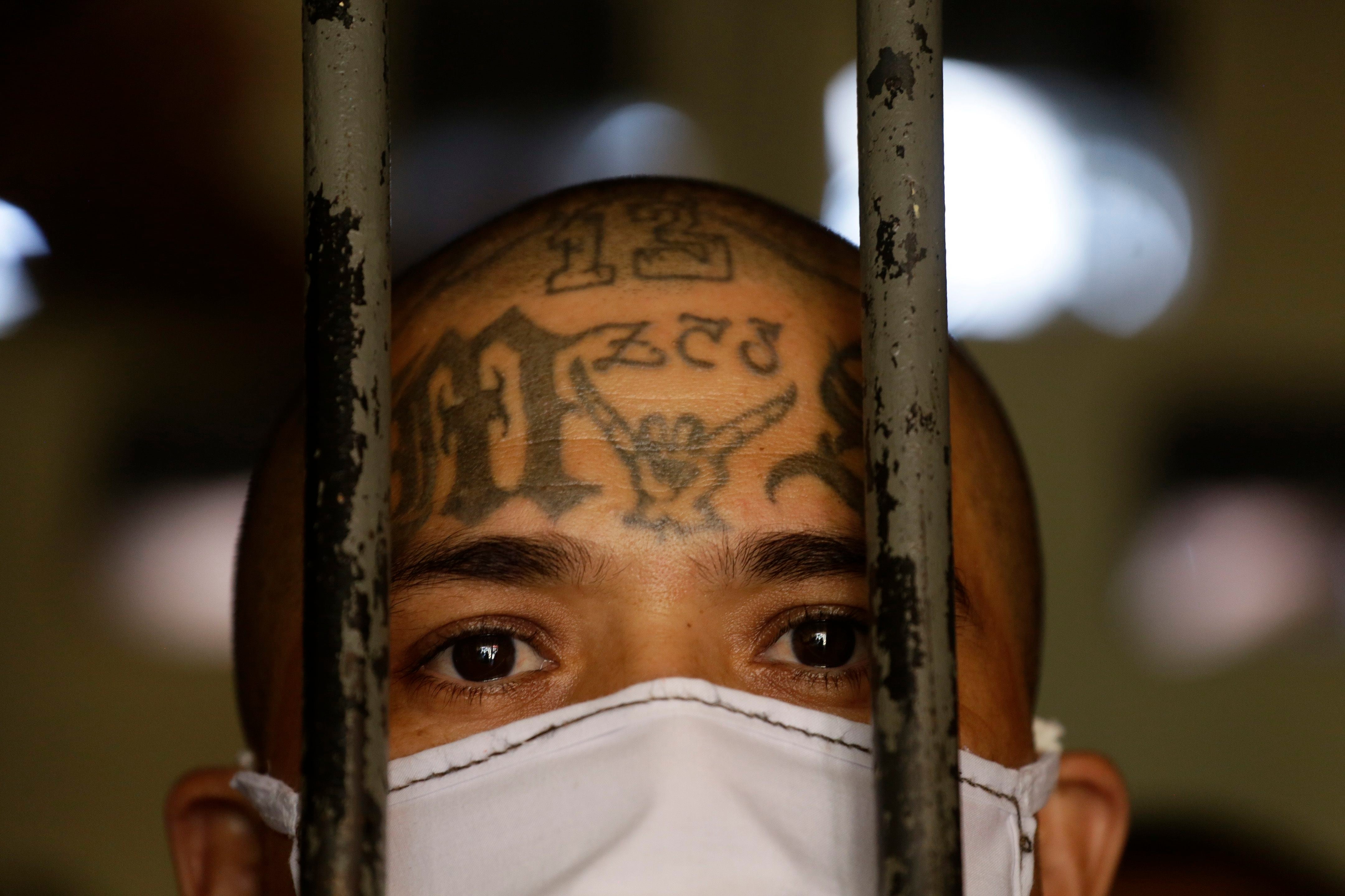 Allanan cárceles salvadoreñas por presunto pacto entre el Gobierno y la MS13