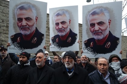 Manifestanción por la muerte del comandante de la Fuerza Quds de los Guardianes de la Revolución iraní (IRGC), el general Qasem Soleimaní, el pasado 3 de enero, en un ataque selectivo de Estados Unidos. EFE/ Erdem Sahin/Archivo
