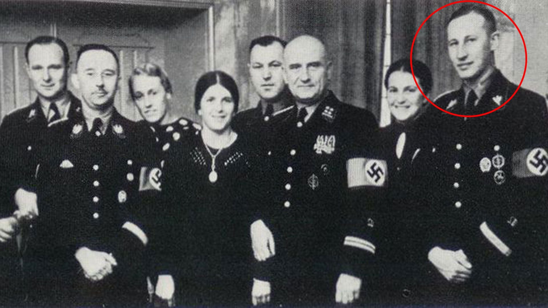 Heydrich junto a Himmler y otros oficiales de las SS, hacia 1937.