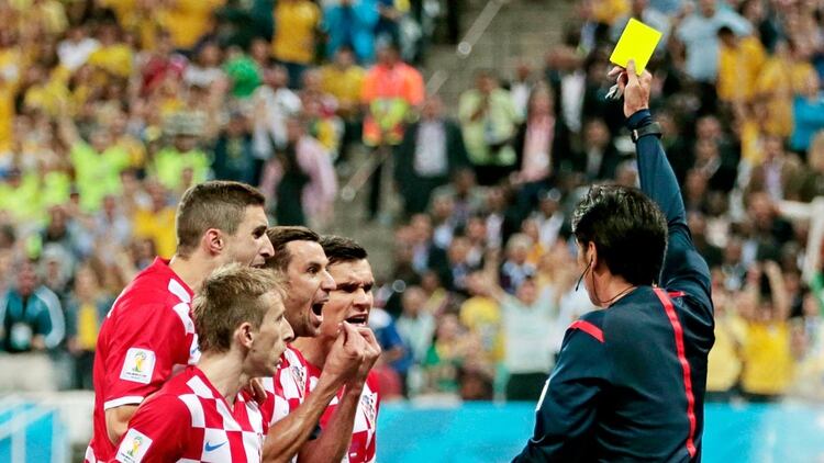 Para evitar que los jugadores sean sancionados por reclamar o protestar airadamente, se ampliará el rol de los capitanes, quienes podrán dialogar con el árbitro para evitar los tumultos.