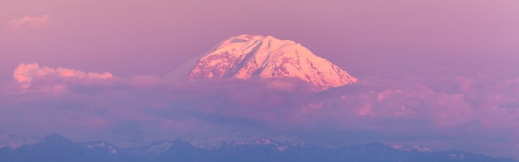 El Monte Rainier tiene una impresionante altura de 4392 metros
