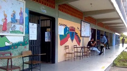Así lucía el centro de votación liceo Libertador en San Cristóbal, Táchira Fotos Tulia Buriticá. Cortesía Diario La Nación