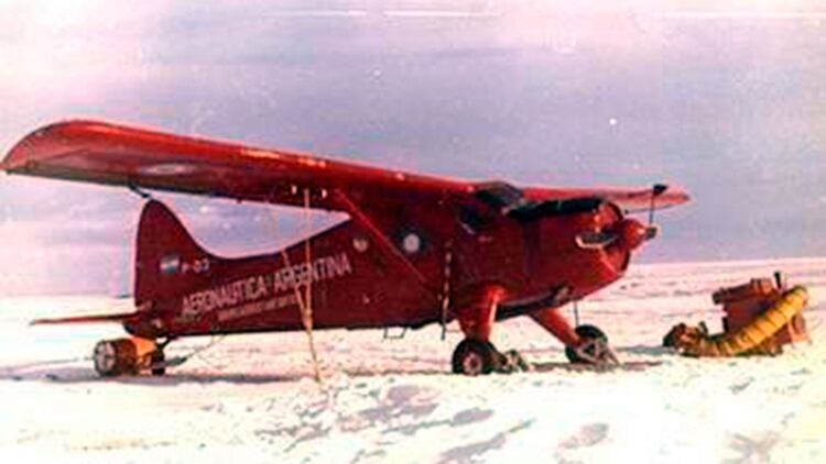Los aviones monomotor Beaver con esquíes para conectar las diferentes base