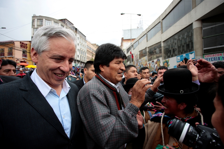 El ex vicepresidente Aávaro García Linera junto a Morales en noviembre. También viajó a Argentina junto al ex mandatario (Reuters)