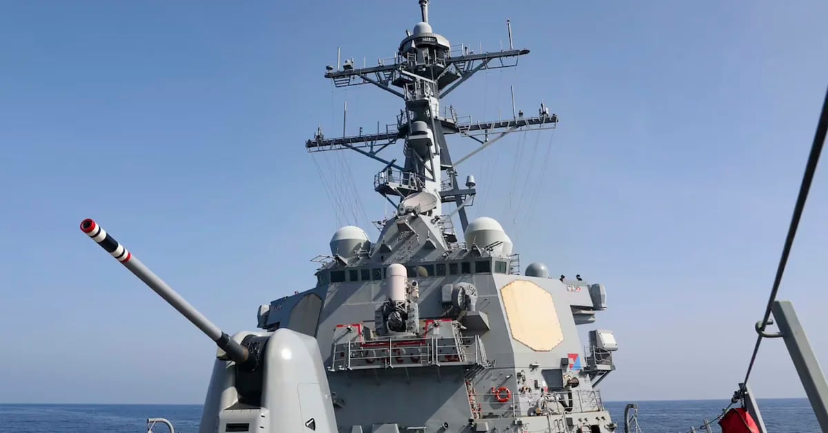 A US warship sails through the Taiwan Strait