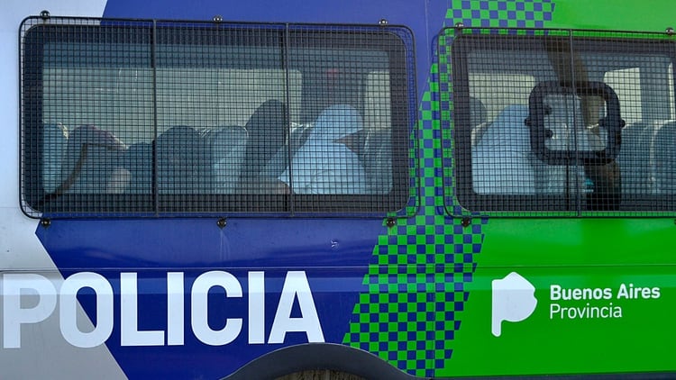 Los diez acusados fueron trasladados desde las dependencias policiales de Villa Gesell y Pinamar (Gustavo Gavotti)