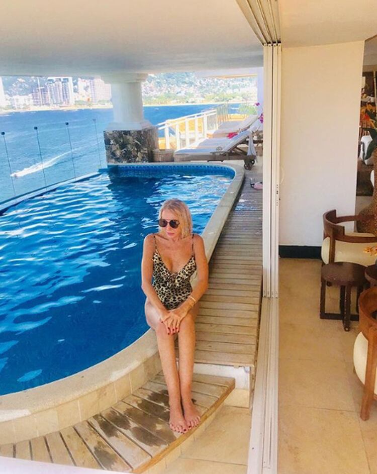Laura Buzzo gusta de presumir su figura en bikini desde su casa en Acapulco (Foto: Instagram)
