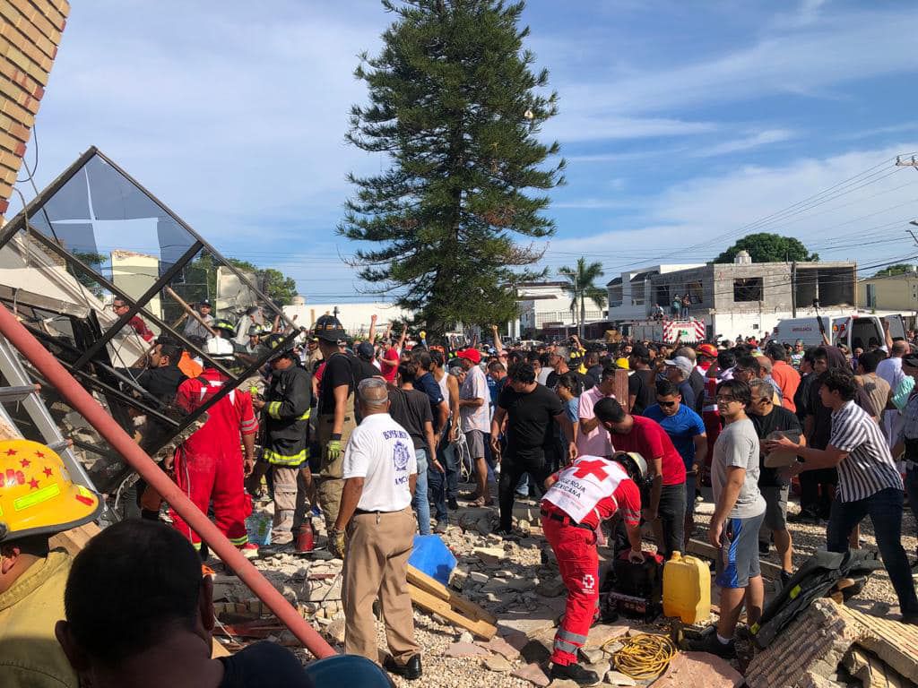 Aún no se tiene una cifra de heridos y muertos por el colapso de la iglesia Santa Cruz en Tamaulipas; continúan las labores de rescate (FB/ Protección Civil Tamaulipas)