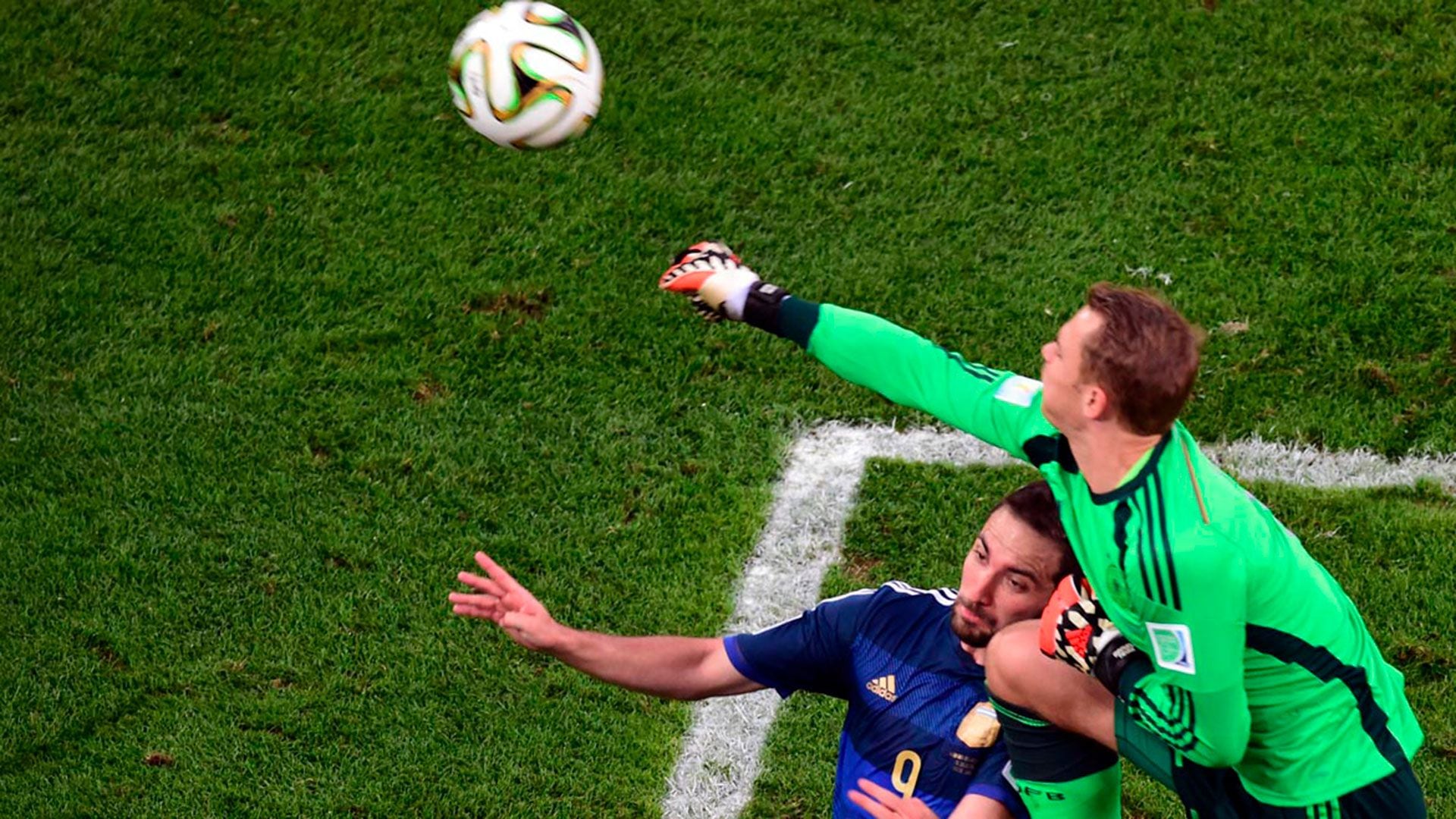 La jugada polémica en la final del 2014 ¿hubo penal de Neuer a Higuain