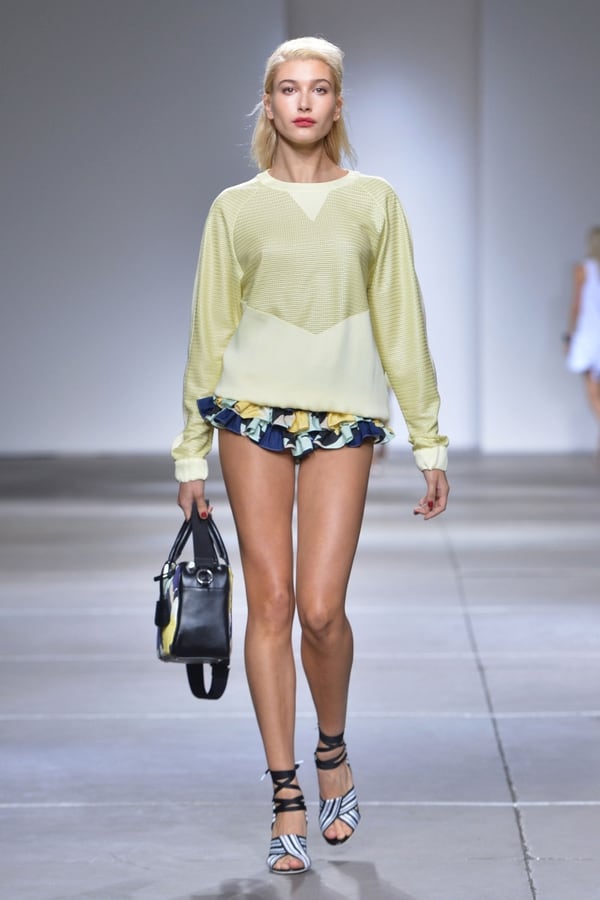 Hailey Baldwin sobre la pasarela de Topshop en la Fashion Week de Londres, su debut en la semana de la moda de la capital británica