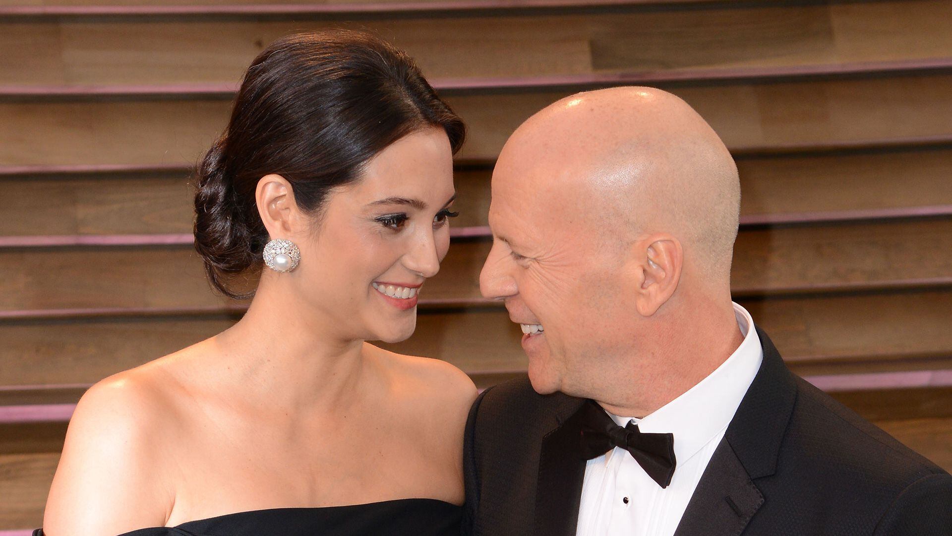 Bruce Willis y su esposa Emma Heming, quien es su "compañera de cuidados" en medio de su demencia degenerativa (Getty Images)