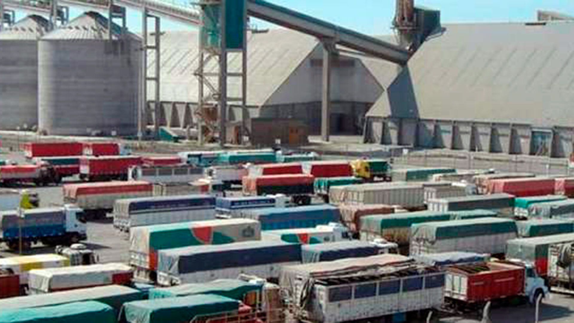 ingreso de camiones a los puertos exportadores