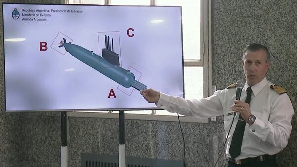 Las fotos tomadas corresponden a tres partes del submarino, identificadas con las letras A, B y C