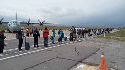 Llegaron Dos Aviones Hercules Con Argentinos Repatriados Que Estaban Varados En Peru Infobae