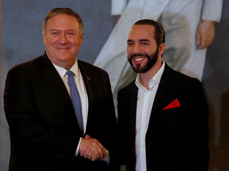 Mike Pompeo y Nayib Bukele (Foto: REUTERS/Jose Cabezas) 