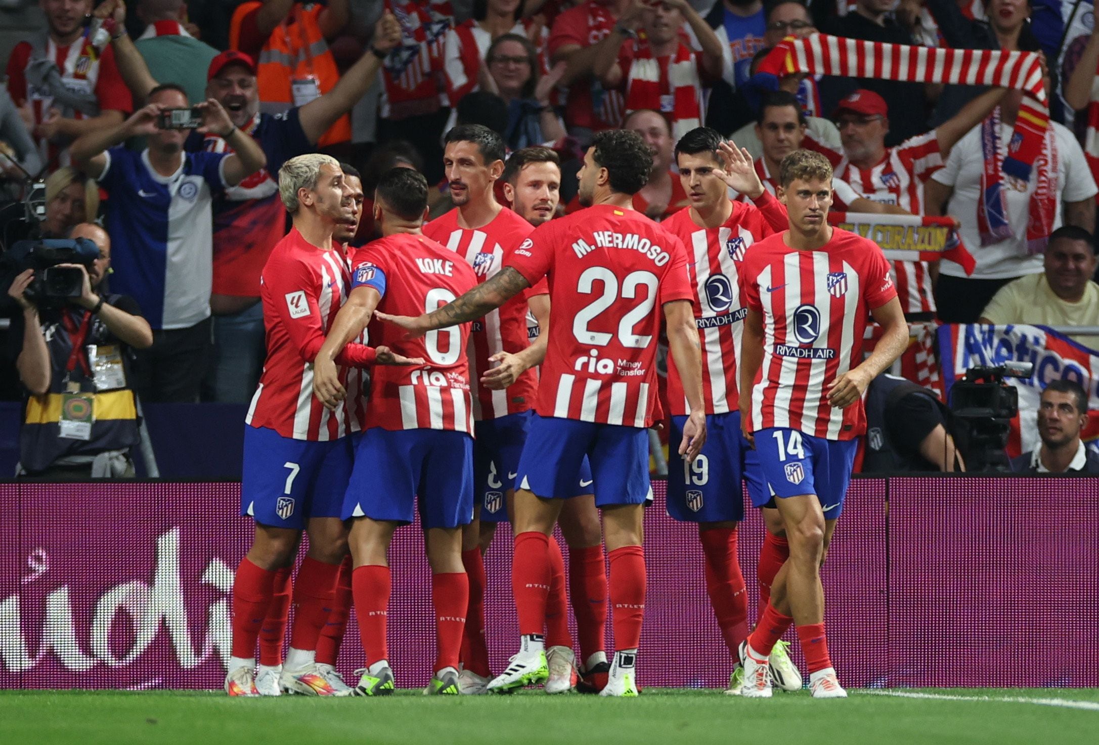 Los jugadores del Atlético de Madrid celebran el primer gol de Morata al Real Madrid (REUTERS).